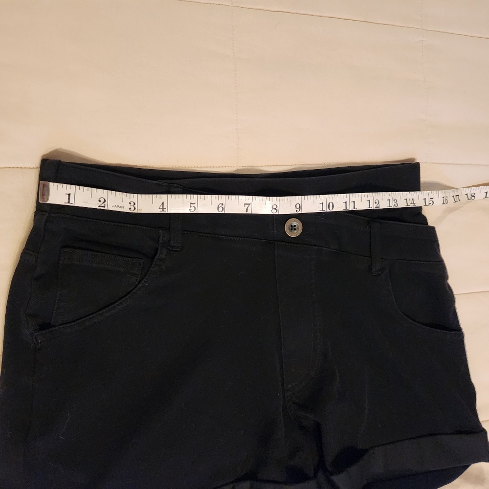 NWT Halara sz MEDIUM Women's Black Stretchy Shorts Crossover Highwaisted Cuffed - Picture 9 of 12